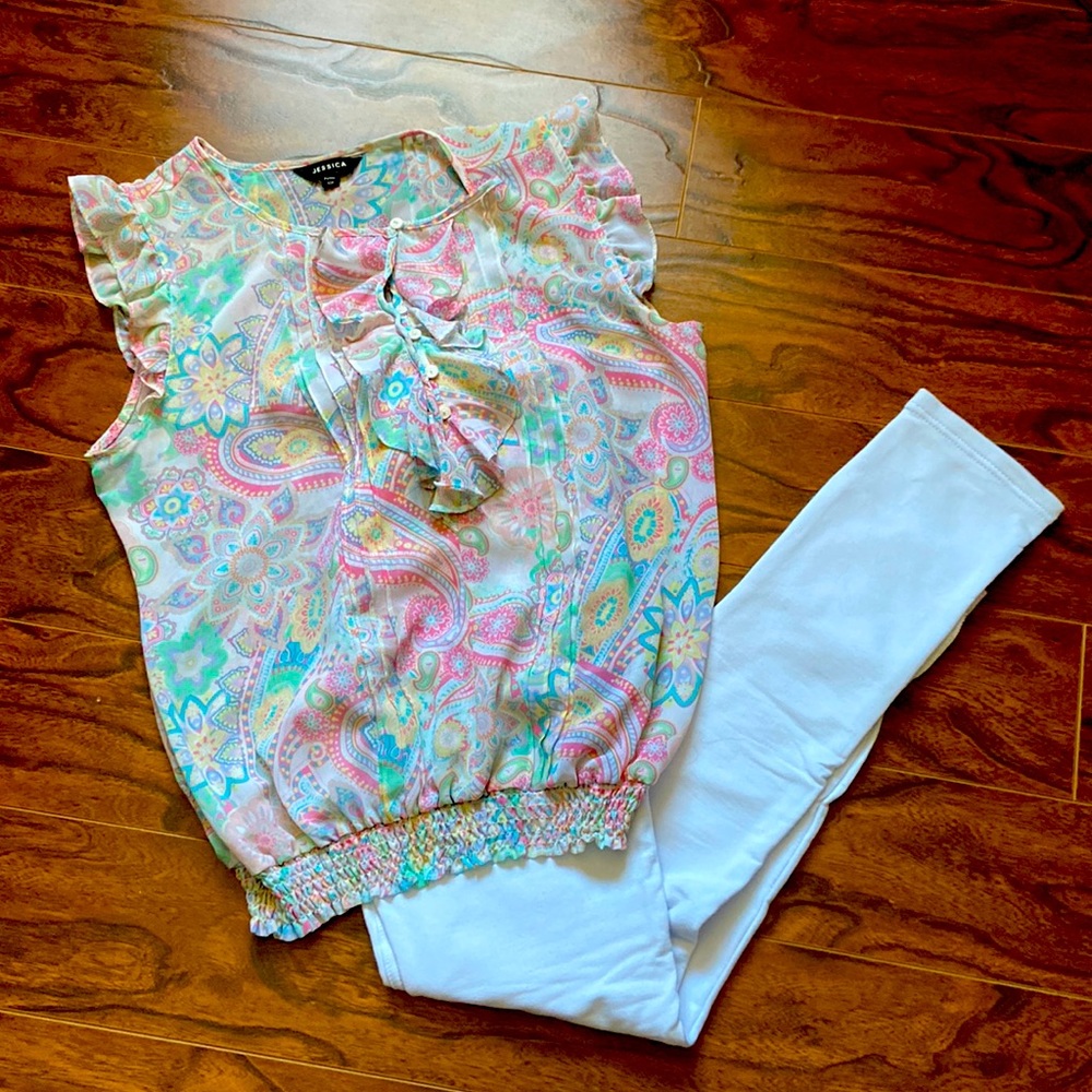 Beautiful paisley design Jessica sleeves button up blouse in size 10P